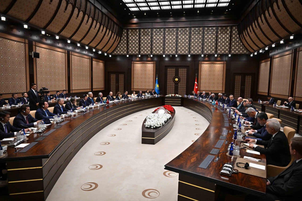 Қасым-Жомарт Тоқаев пен Режеп Тайип Ердоған Қазақстан-Түркия Жоғары деңгейдегі стратегиялық ынтымақтастық кеңесінің отырысын өткізді 