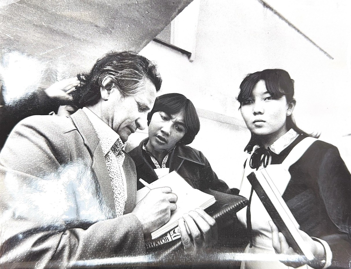 Қадыр ақын кітапты қалай оқыған?