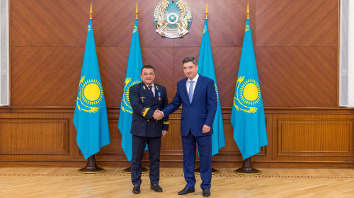Олжас Бектенов көлік саласы қызметкерлерін құттықтады