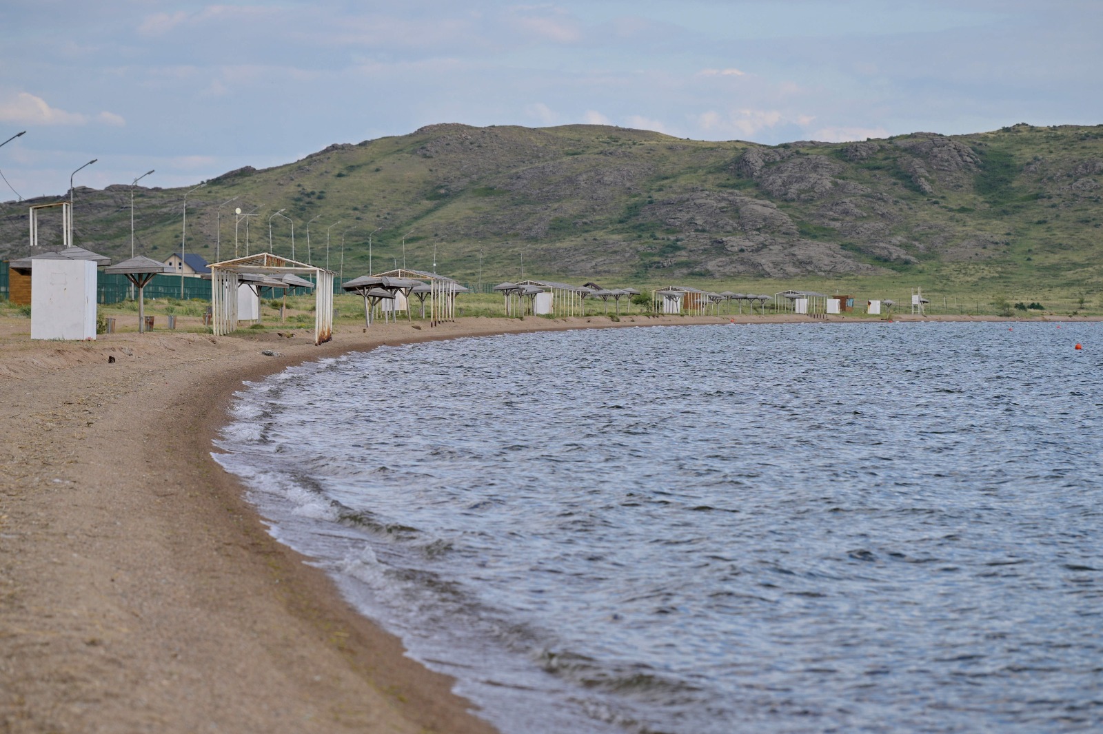 Баянауылдағы көл жағалауында ерекше қажеттілігі бар жандар да тыныға алады
