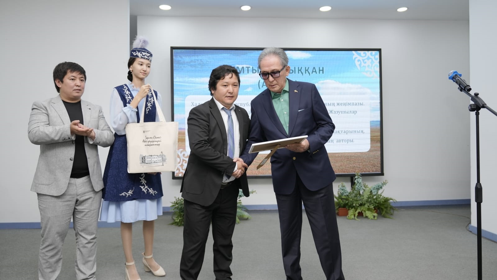 Аты озған ақындар