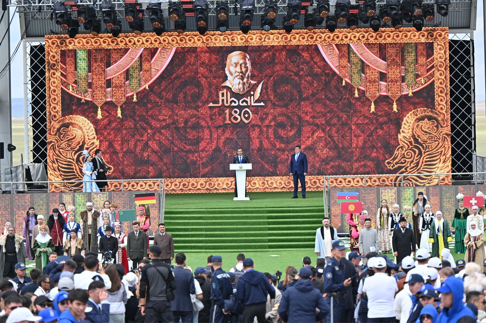 Абай – әлемдік деңгейдегі тұлға: Мемлекет басшысының 180 жылдық мерейтойға арналған құттықтауын Сенат Төрағасы оқыды