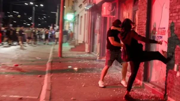 Сербияда жаппай толқулар өршіп тұр