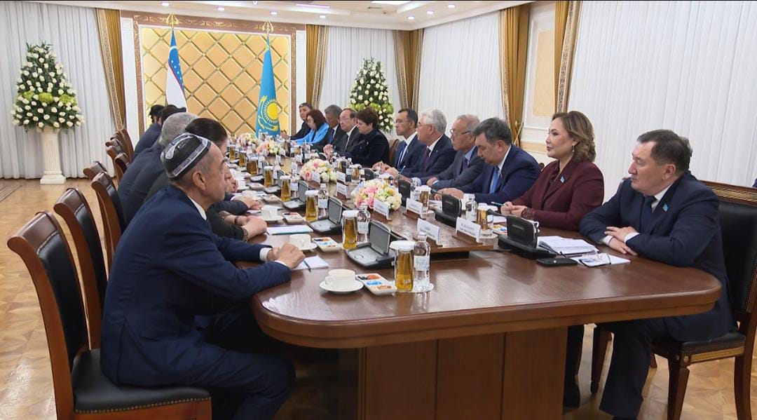 Мәулен Әшімбаев пен Танзила Нарбаева парламенттер арасындағы ынтымақтастық жөніндегі жол картасына қол қойды