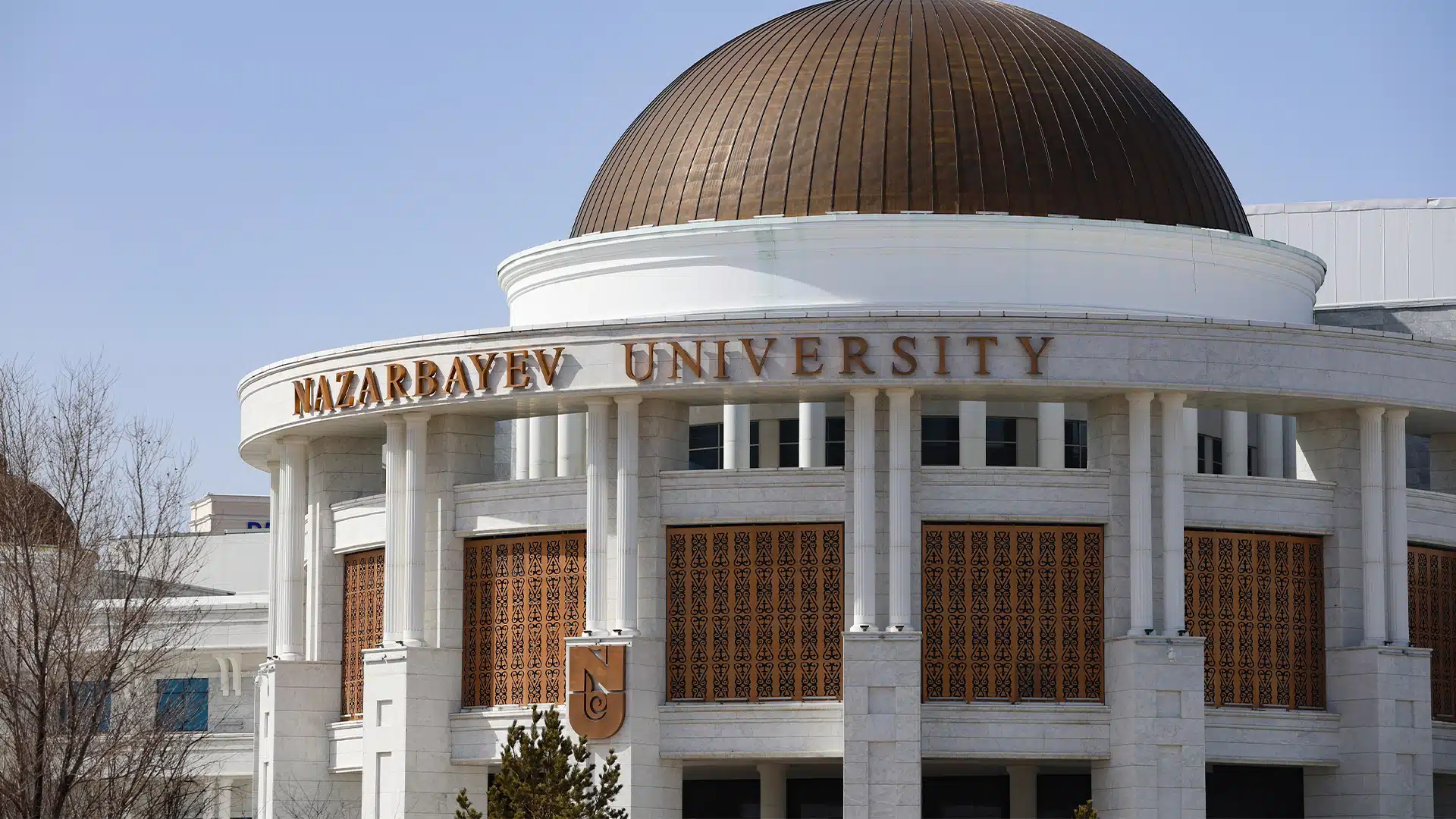 Назарбаев университетінің студенті терезеден құлап кетті