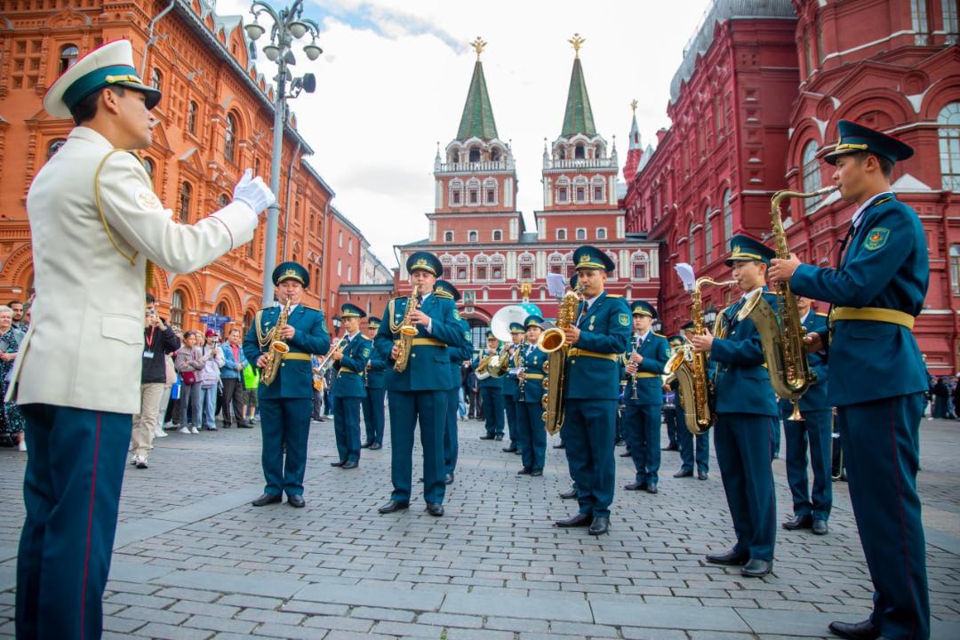 Қазақстан Қарулы күштерінің шығармашылық ұжымы Мәскеудегі Қызыл алаңда зор қошеметке ие болды