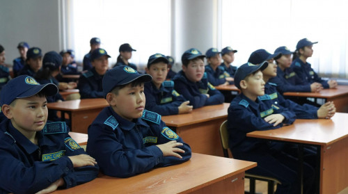 Полицейлер балаларды цифрлық қауіпсіздікке үйретті