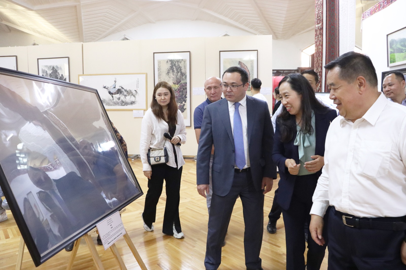 Қытай шеберлерінің қолтаңбасы Алматыда