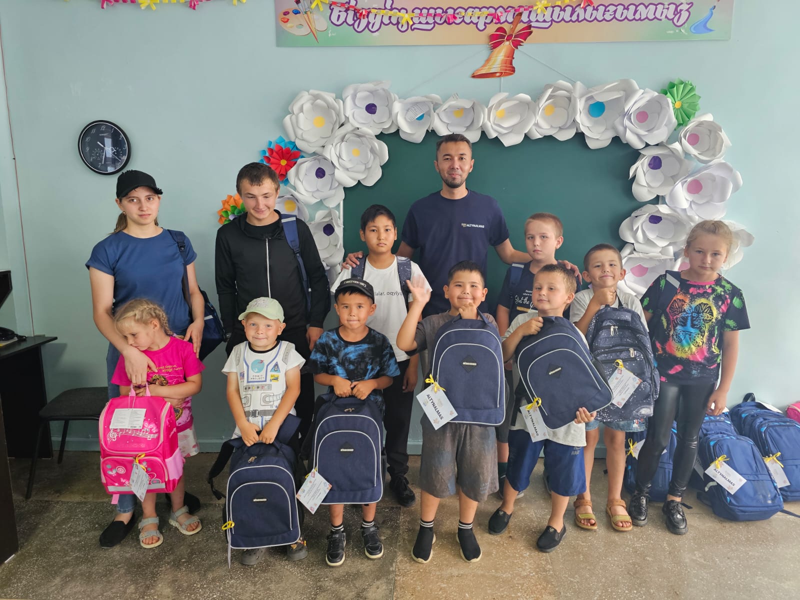 «Алтыналмас» компаниясы аймақ оқушыларын қолдау дәстүрін жалғастыруда