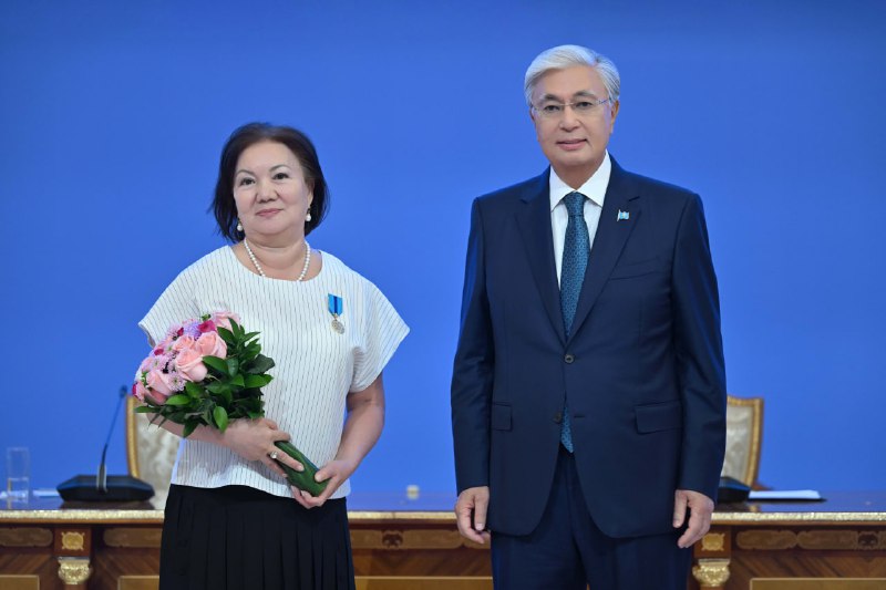 Мемлекет басшысы Конституцияның 30 жылдығына орай бір топ азаматты мемлекеттік наградамен марапаттады