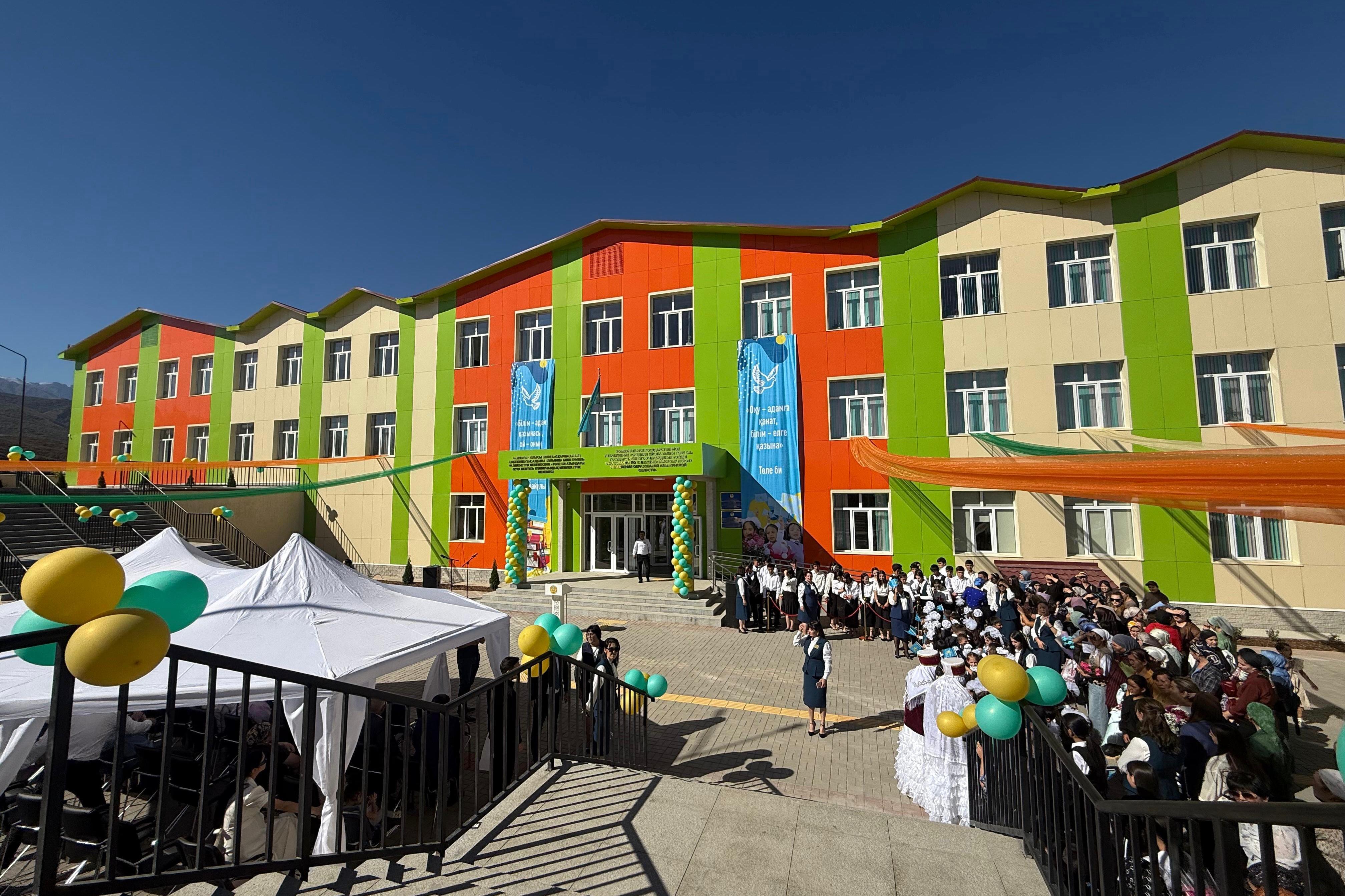 «AMANAT» партиясының араласуымен Төле би ауылындағы төрт жылға созылған мектеп құрылысы аяқталды