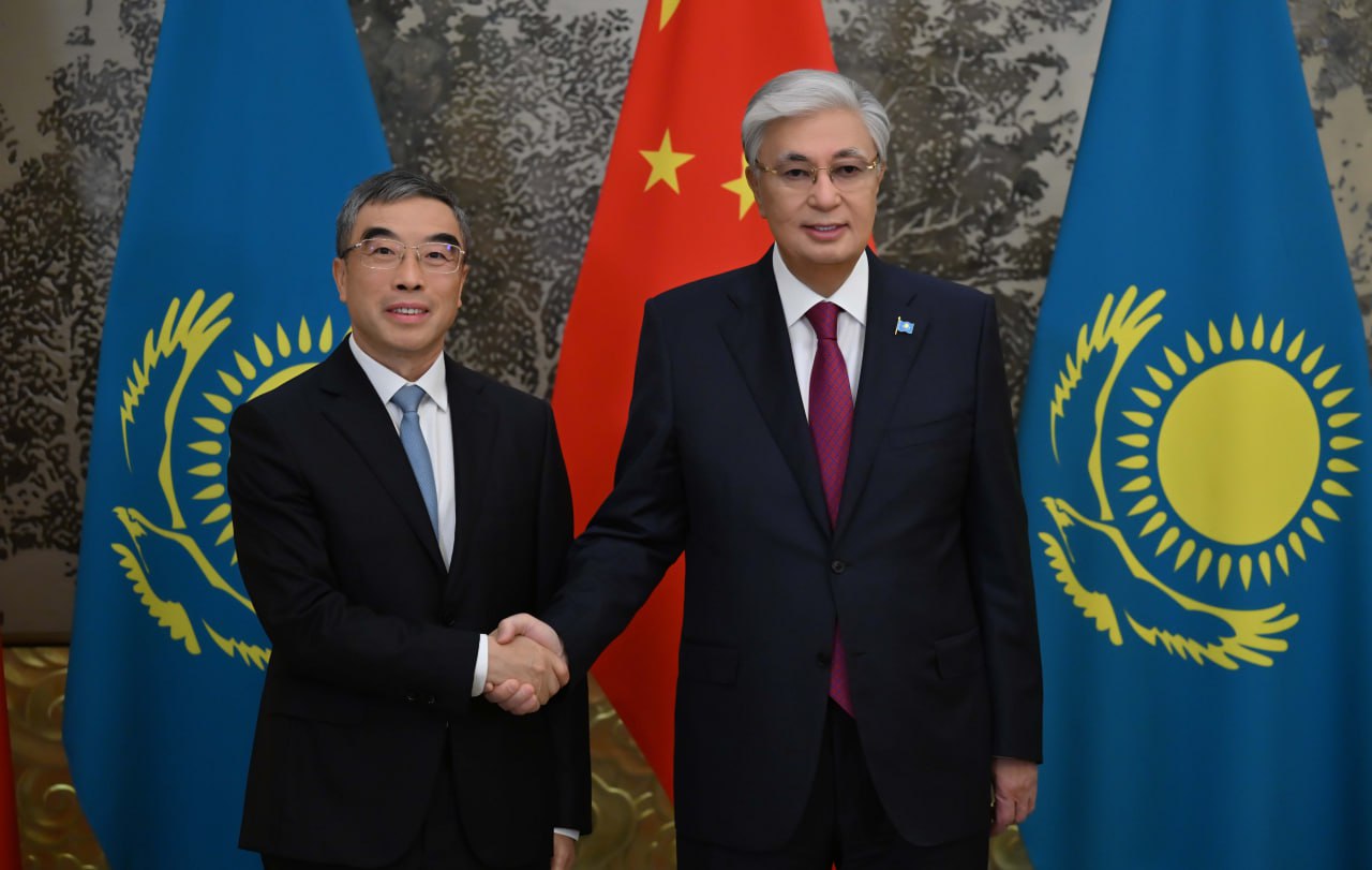 Мемлекет басшысы Huawei компаниясының төрағасымен кездесті