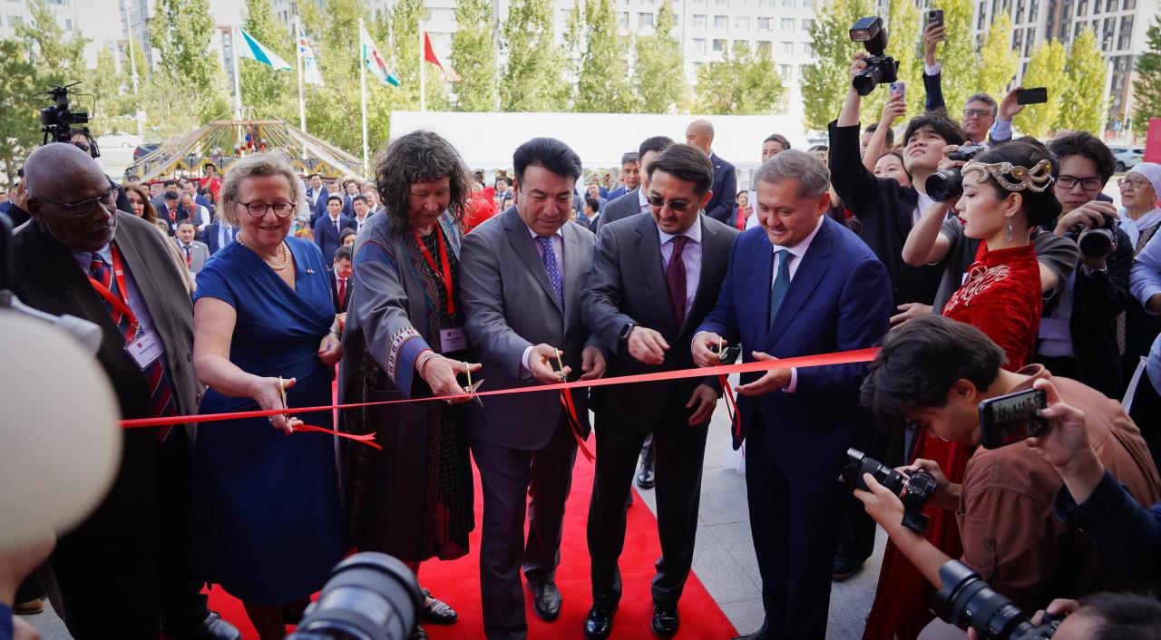 Алғашқы халықаралық кампус