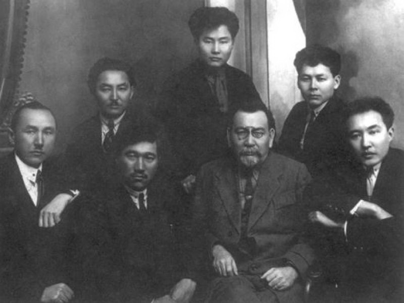 Ақаң және ұлт қаламгерлері