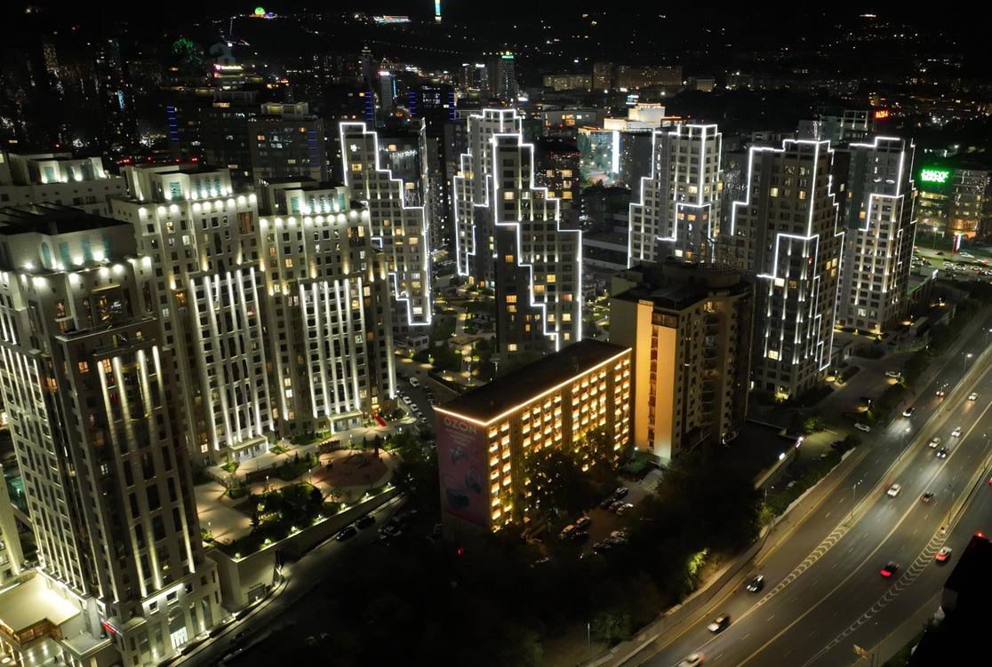 Алматыда ғимараттарды жарықтандыратын 20 мыңдай шам орнатылады