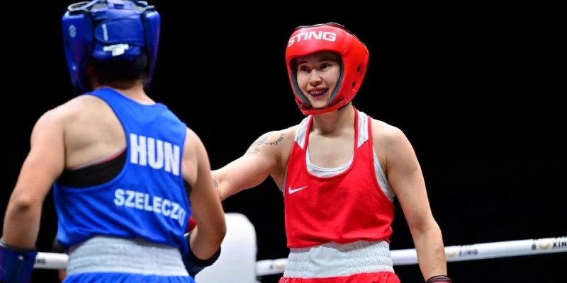 Әлем чемпионаты: Назым Қызайбай қарсыласын мерзімінен бұрын жеңді