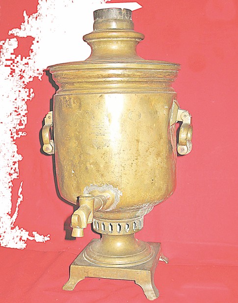 Бәске тігілген самаурын