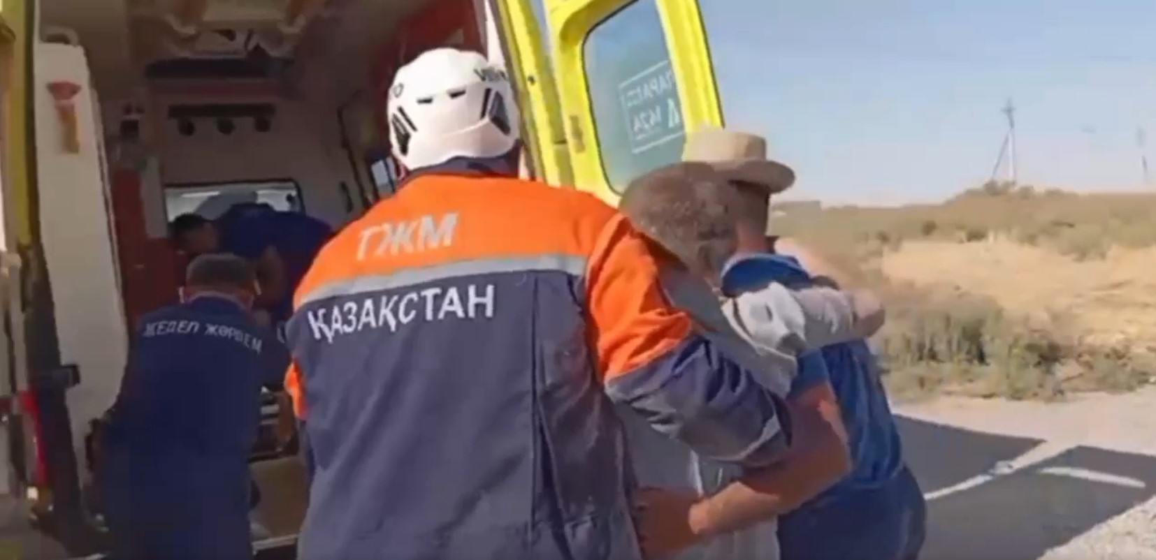 Шымкентте құтқарушылар 5 метрлік шұңқырға құлаған жасөспірімді аман алып шықты