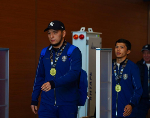 Бокстан әлем чемпионатының жеңімпаздары мен жүлдегерлері елге оралды