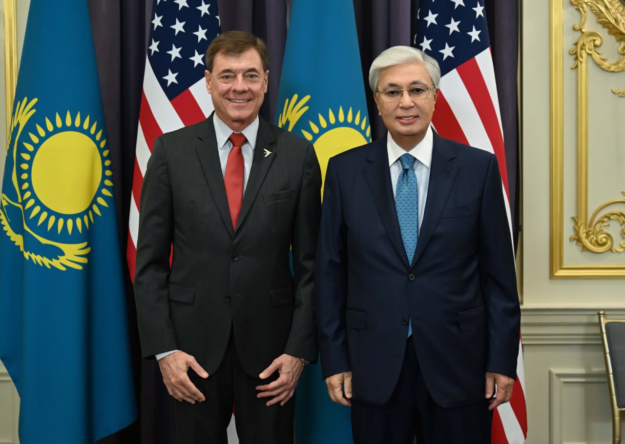 Қасым-Жомарт Тоқаев Embraer компаниясының президенті Франсиско Гомес Нетомен кездесті