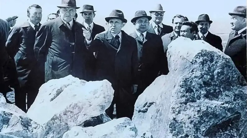 Тұлға аялдаған төбе