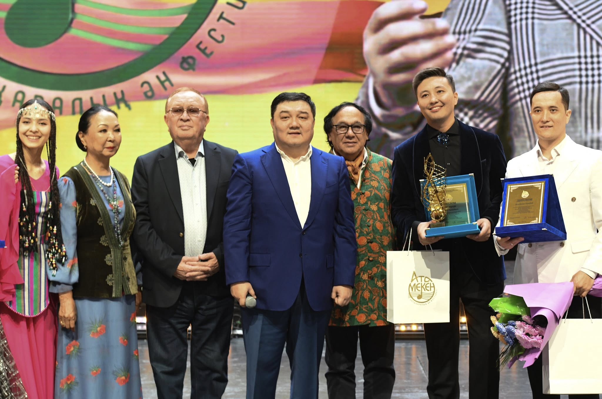 Халық жүрегіндегі ән