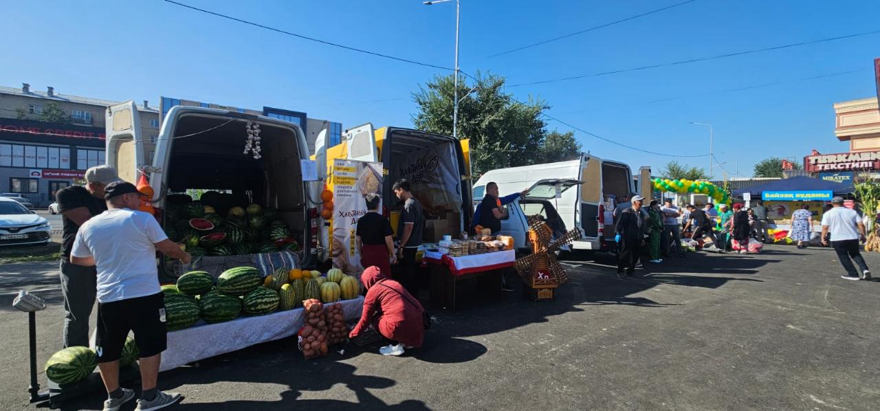 Жұрт жәрмеңкеге ағылды