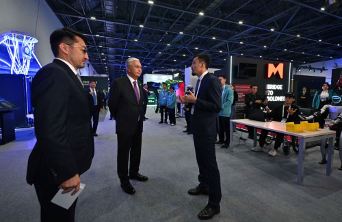 Мемлекет басшысы цифрлық шешімдер көрмесіне барды