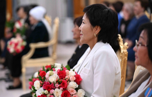 Біліміміз бен тәжірибемізді еліміздің жарқын болашағына арнаймыз - Үздік педагог