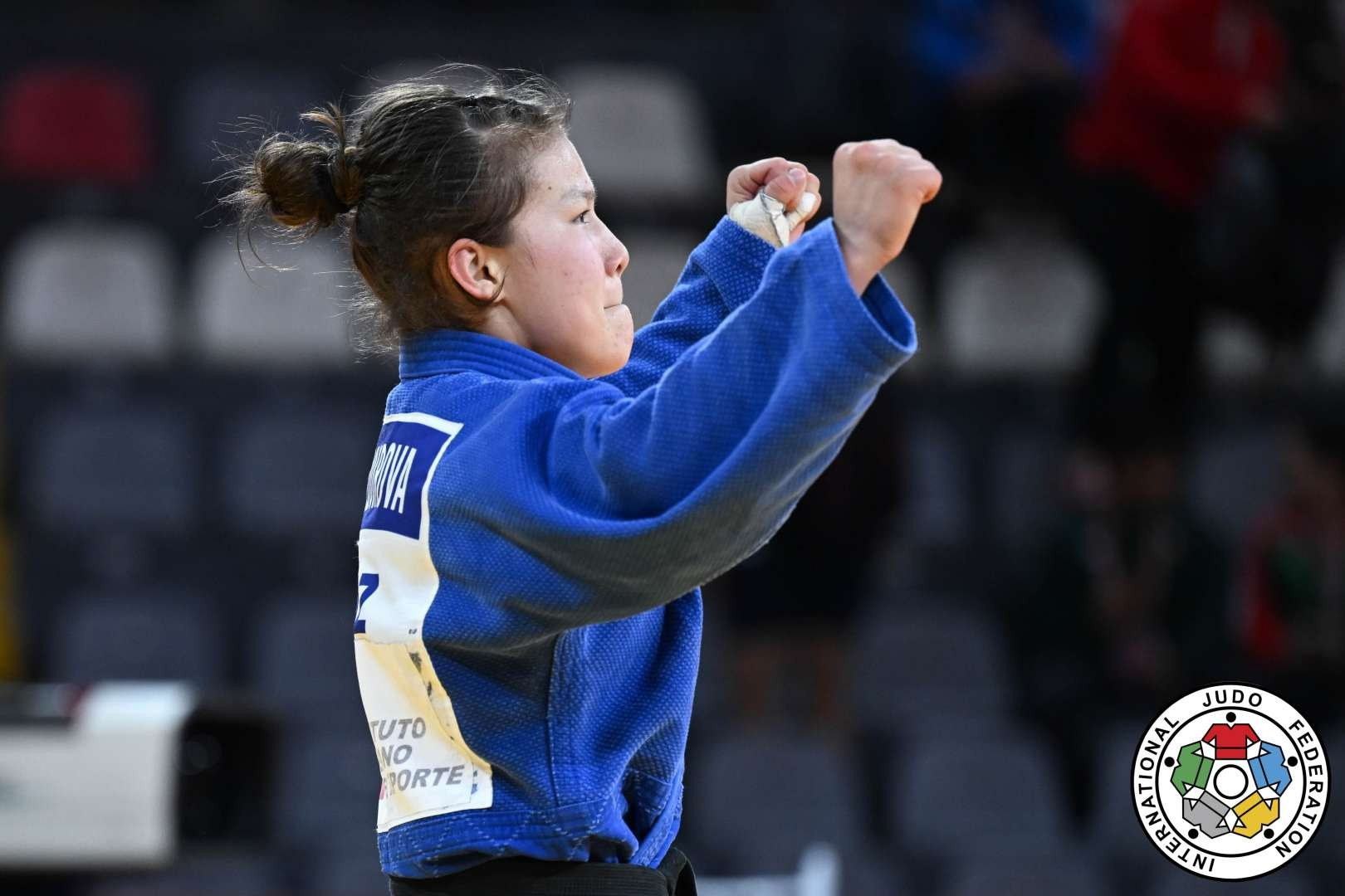 Дина – күміс жүлдегер