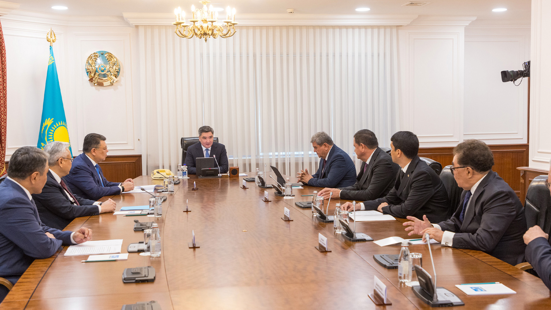 Олжас Бектенов Халықаралық Аралды құтқару қоры басқармасының отырысына қатысушылармен кездесу өткізді