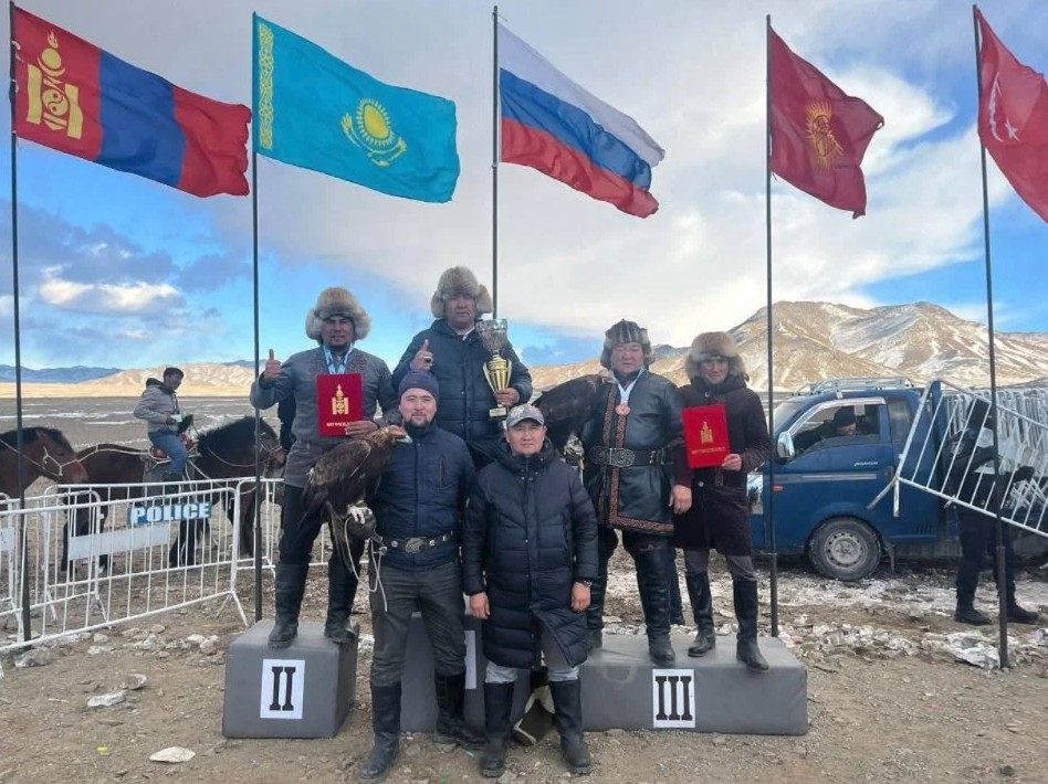 Бүркітшілер жүлделі оралды