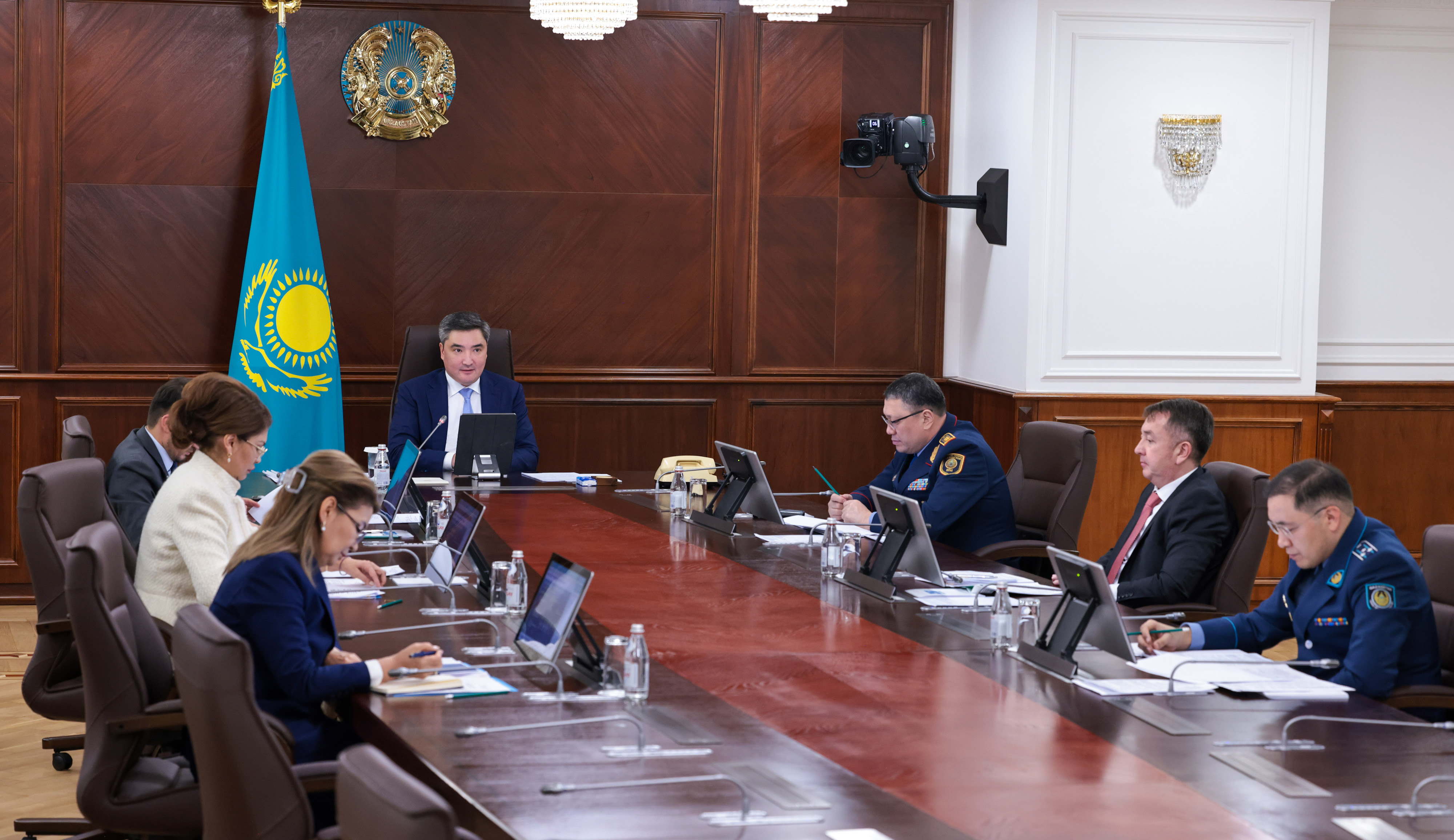 Олжас Бектенов есірткі қылмысына қарсы іс-қимыл жөніндегі республикалық штаб отырысын өткізді