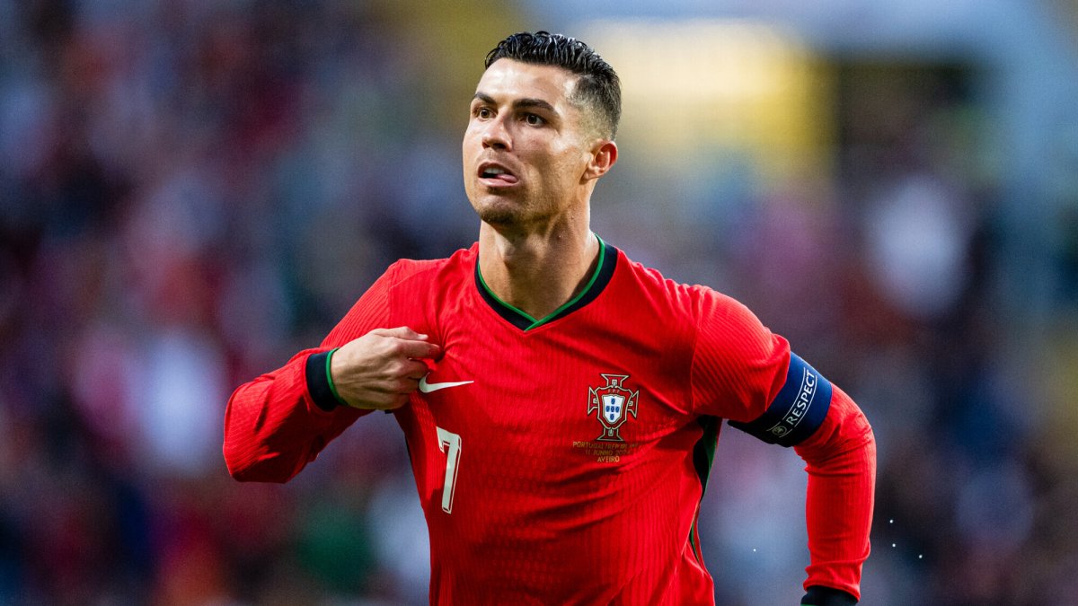 Криштиану Роналду 2025 жылдың ең бай футболшысы атанды