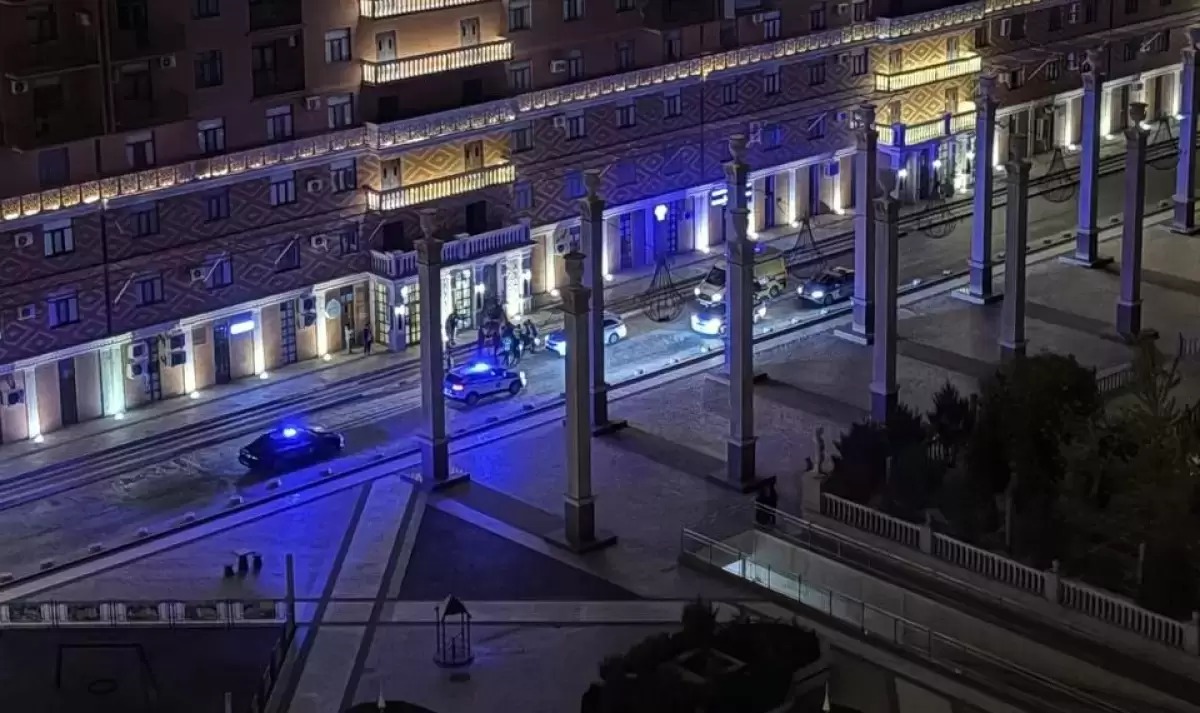 Ақтауда бойжеткен тұрғын үй кешенінен секіріп кетті