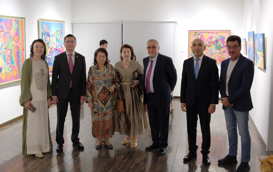 Абу-Даби қаласында суретші-дизайнер Балнұр Асанованың көрмесі өтіп жатыр