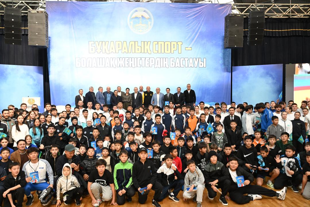 Олимпиада чемпиондарымен кездесті