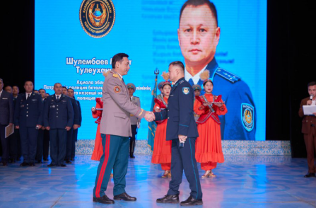 Аңсаған Балтабеков полицейлерді Республика күнімен құттықтады