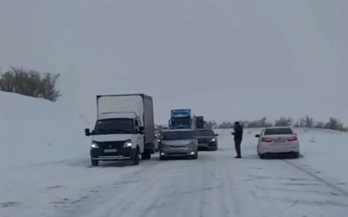 Қар, көктайғақ: «ҚазАвтоЖол» Абай облысының жүргізушілеріне үндеу жасады