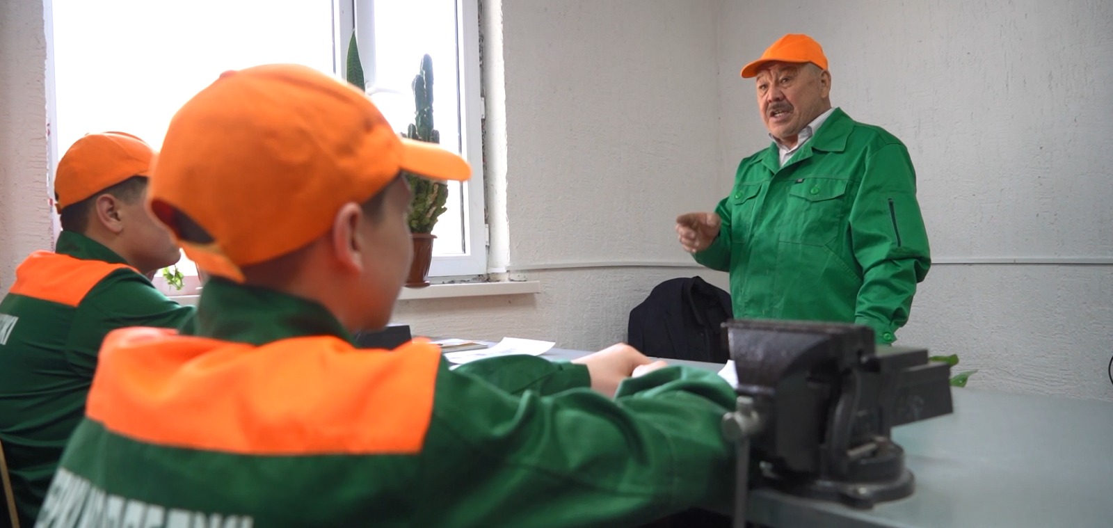 Темірден түйін түйген