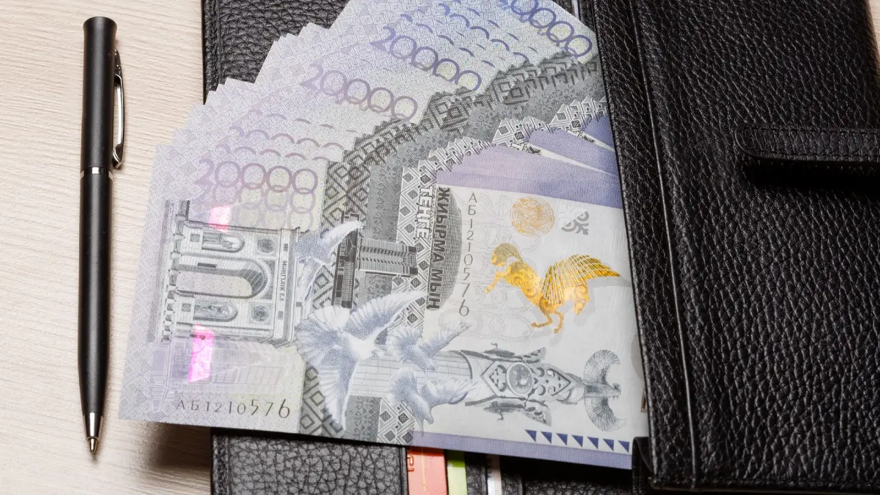 Депутат клиенттердің ағымдағы шотындағы сомаға пайыз есептеуді ұсынды