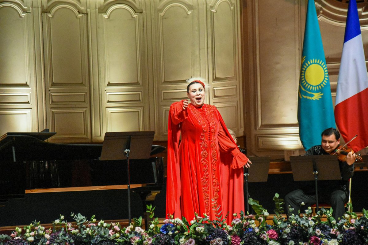 Парижде қазақ әндері қалықтады
