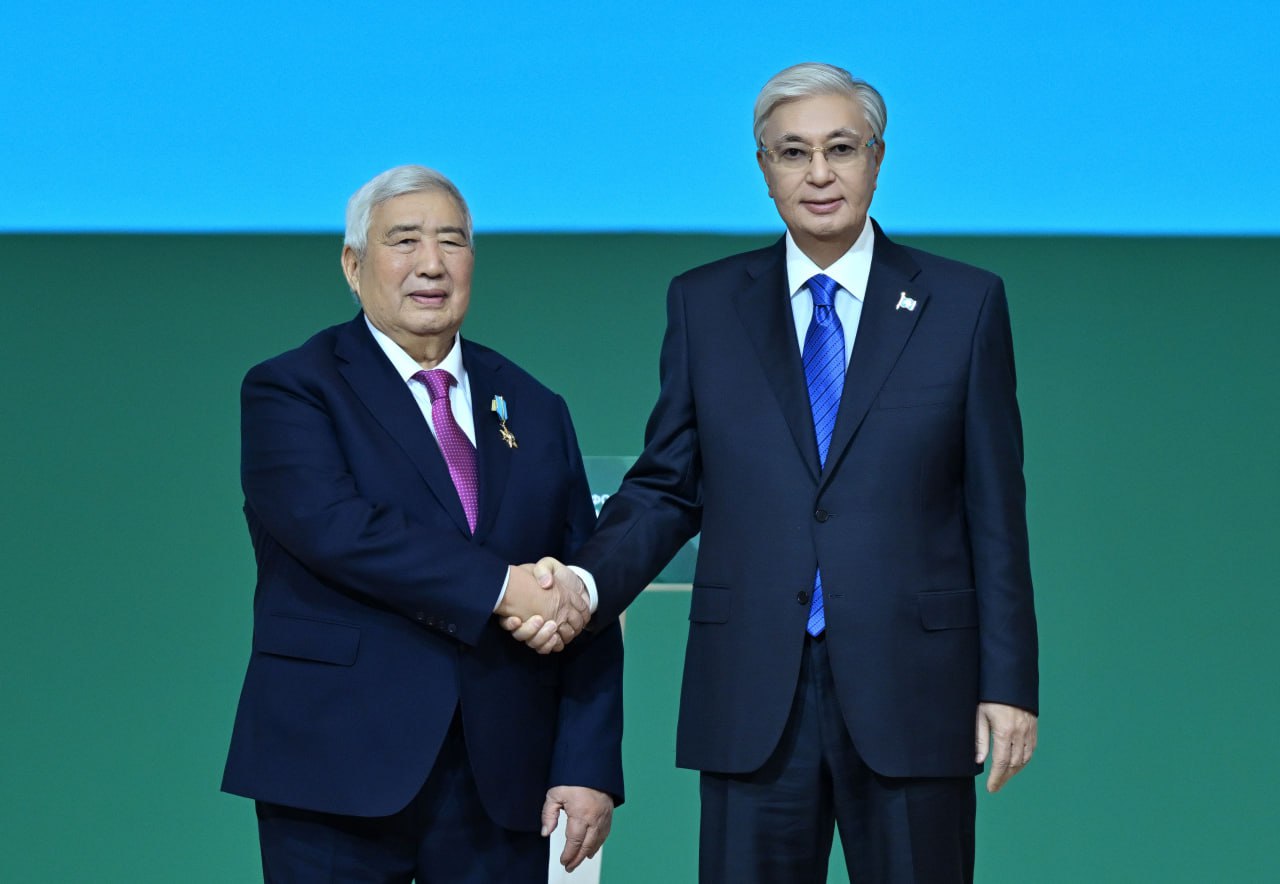 Форумда Жұмысшы мамандықтары жылына орай еңбек адамдарына айрықша құрмет көрсетілді