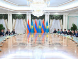 Қасым-Жомарт Тоқаев пен Армения Премьер-министрі кеңейтілген құрамда келіссөз жүргізді