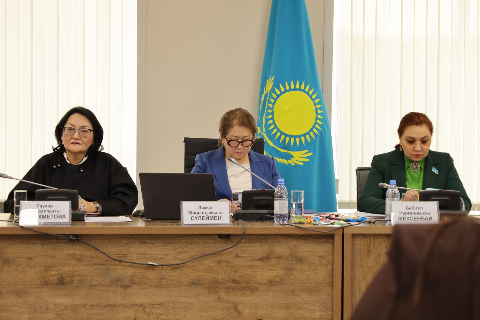 Бала денсаулығына зиянды өнімдер сөрелерде самсап тұр: Ахуалды қалай түзейміз?