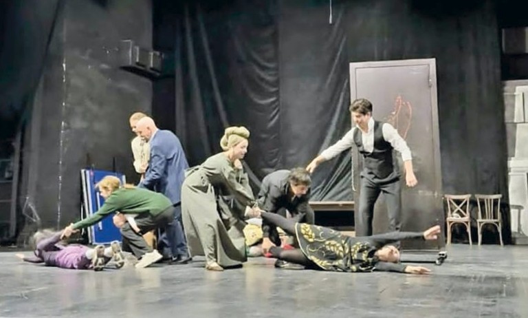 Сахнадағы тың тәжірибе