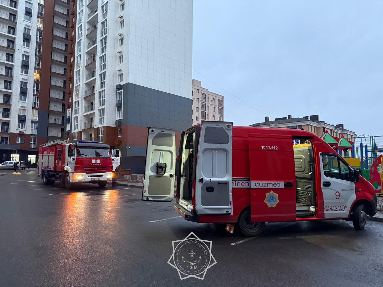 Қарағандыда көпқабатты үйден өрт шығып, 35 адам эвакуацияланды