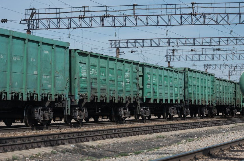 2,5 мыңнан астам вагон станцияларда кептеліп тұр