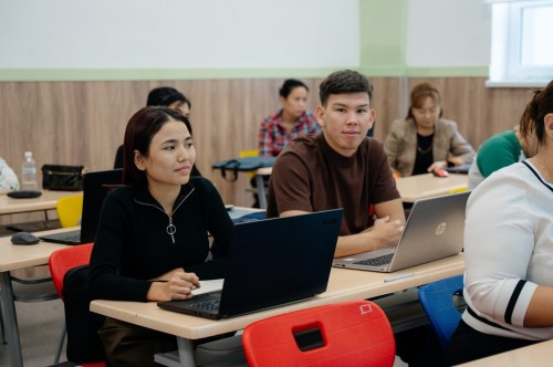 Ұстаздар жасанды интелектіні қолдану әдістерін меңгерді