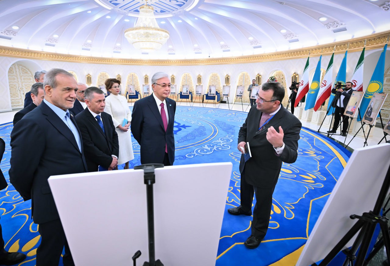 Президенттер Иран архивінен табылған қазақ тарихына қатысты көне қолжазбалар көрмесін тамашалады